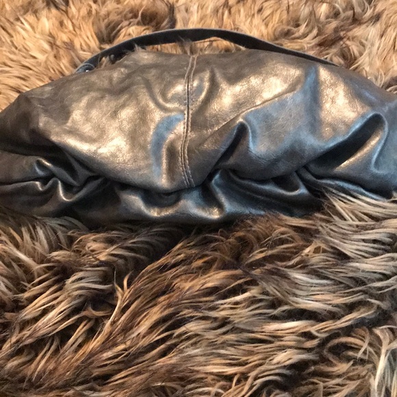 APT9T Metallic Leather Hobo Bag - Picture 6 of 7